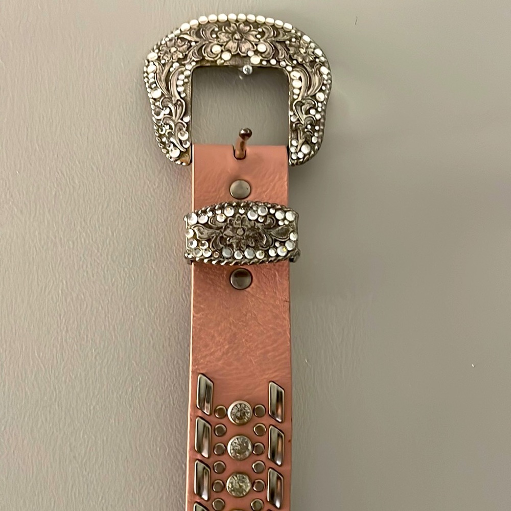 Women’s Nocona leather belt